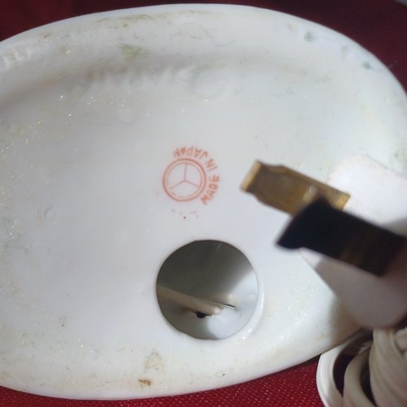 Working Vintage Courting Couple Boudoir Lamp. White / Gold Trim. Made in Japan. - Picture 8 of 11